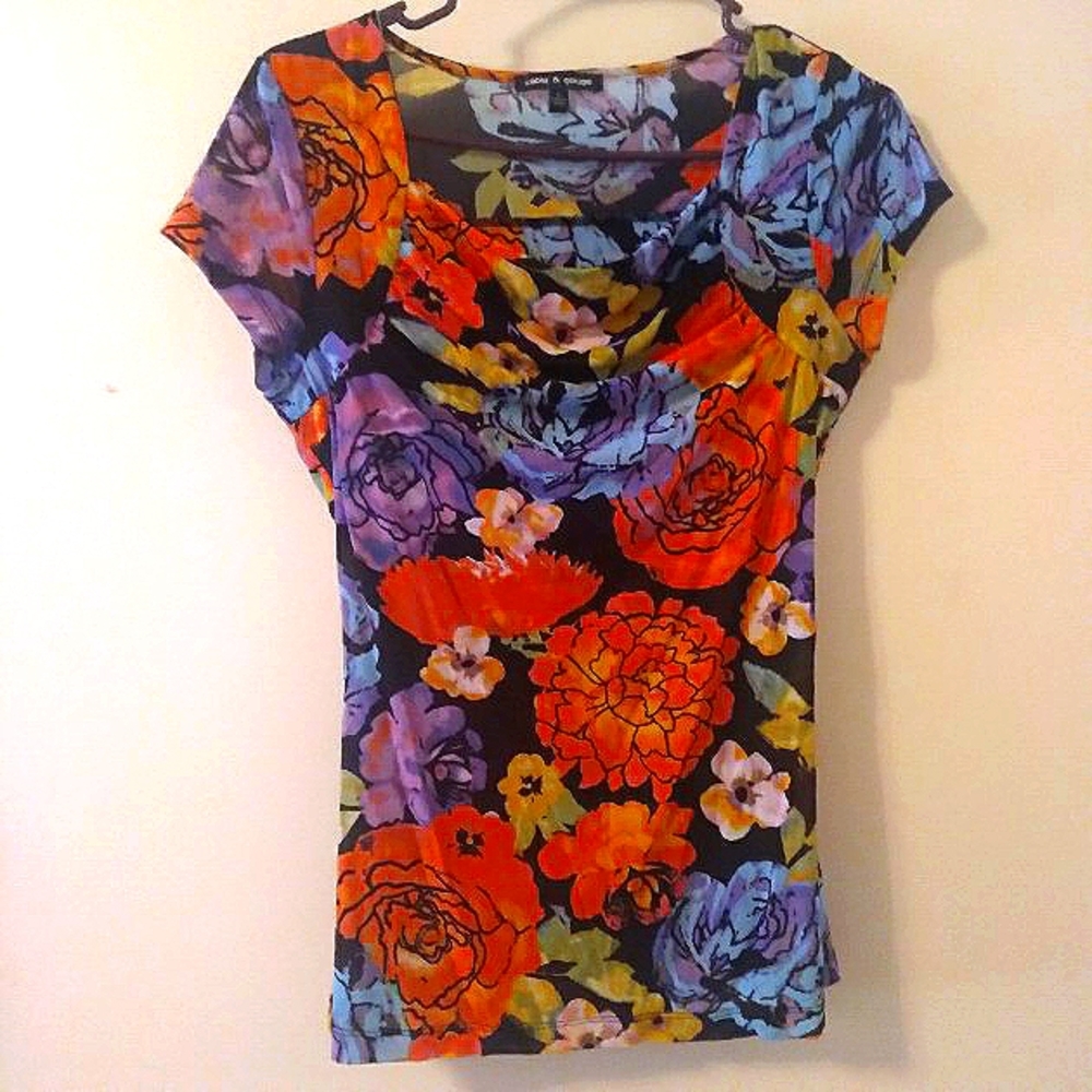 Cable & Gauge Stretchy  Floral Top, Size: Small.